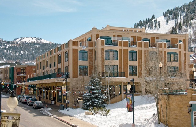 The Caledonian by All Seasons Resort Lodging