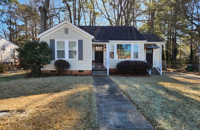 The Callaway Cottage- HOME AWAY FROM HOME!