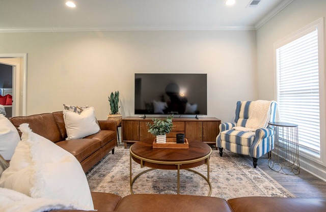 The Campbell 3BR Cozy Home by Velvet Ditch Villas
