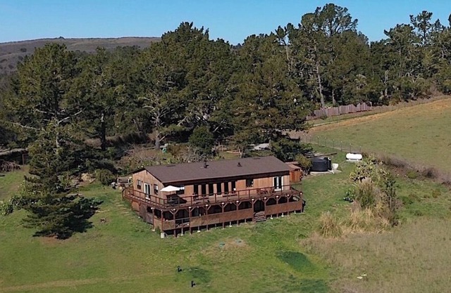 Das Canyon View House auf der Lobitos Creek Ranch in der Nähe der Strände und Redwoods