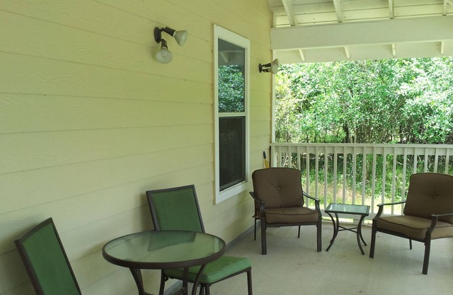 The Cape Royale's- " LightwellCottage"- waterfront access