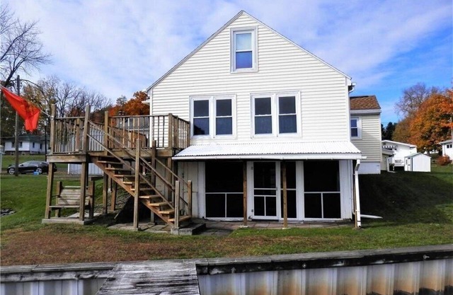 The Cape: Waterfront Home on Cayuga Lake