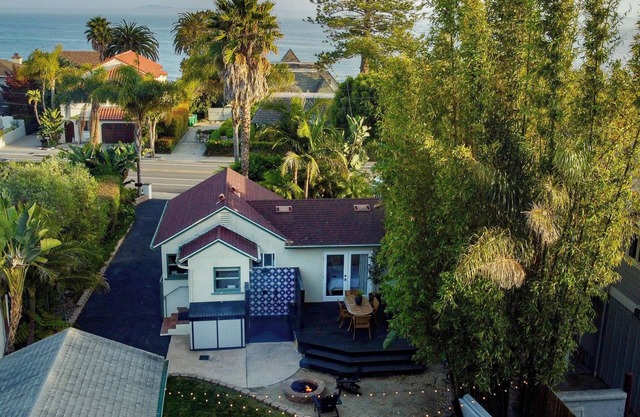 The Captain's Cottage on Shoreline Drive