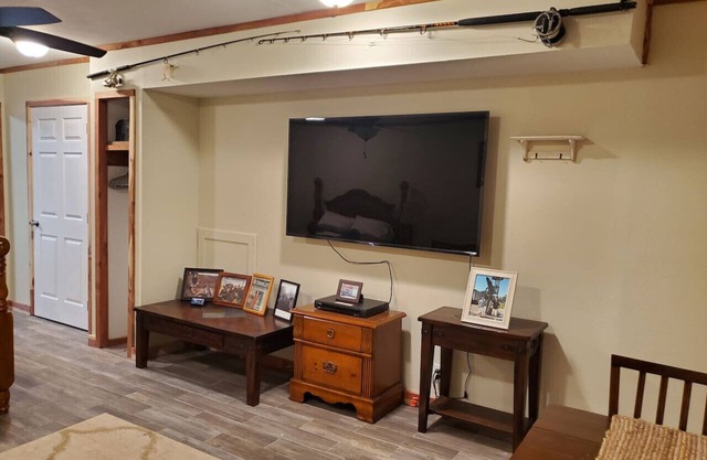 The Captain's Quarters @ COLE'S LODGE