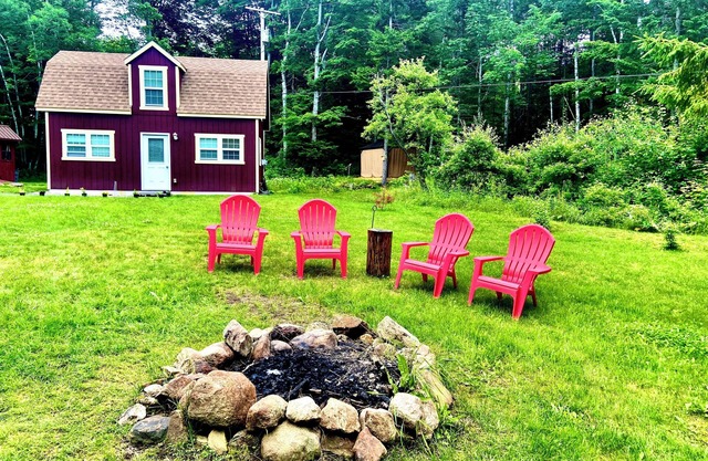 The Cardinal Barn! Beautiful peaceful tiny home in the heart of the Adirondacks!