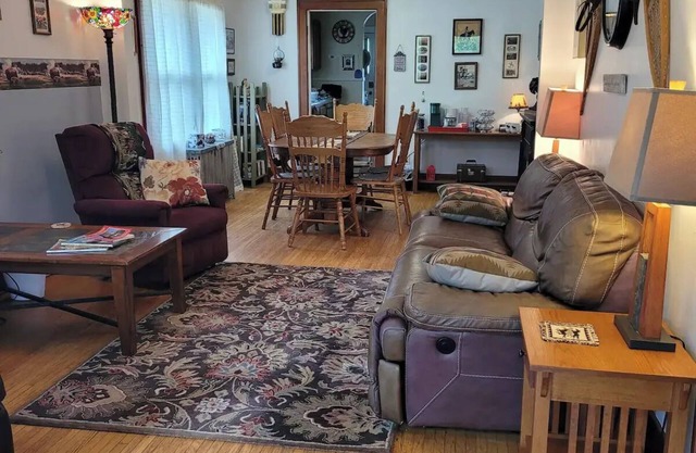 The Carefree Cabin is a 3 bedroom, 1 bath house on a dead end road near a creek