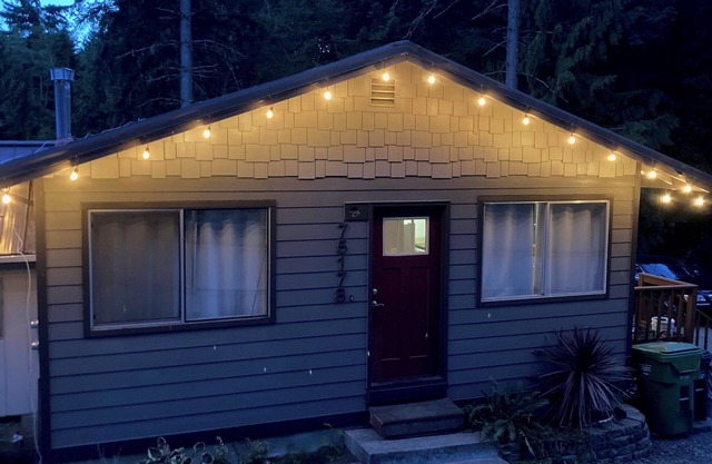 The Carpenter's Cottage- Serene; 2Bed, 1 bath, w/hot tub!