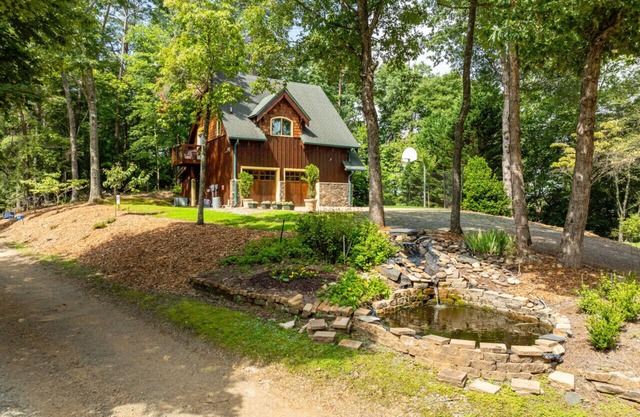 Aussicht, Whirlpool, Flusszugang, Gemeinschaftspool, WLAN, BB Court, Architektur nach Maß,