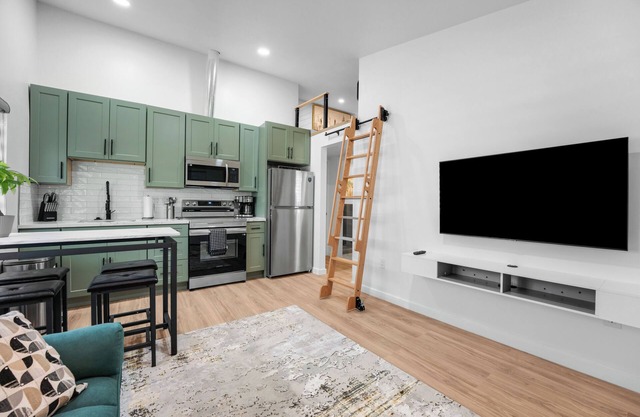 The Casita Retreat Near Beaches & Downtown