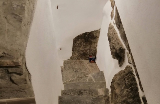 The cave, medieval village between history and Art