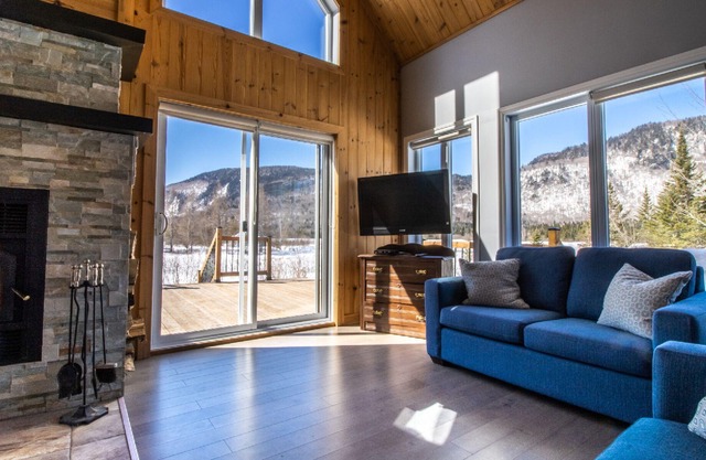 The Chalet du Cap offers an enchanting setting at the foot of the mountains.