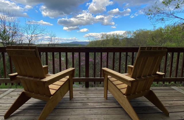 "Das Chalet" Shenandoah Valley Getaway mit Whirlpool in der Nähe von Luray, VA