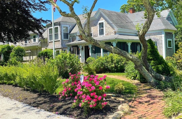 The Charm of Old Cape Cod * Beach Pass *Jacuzzi