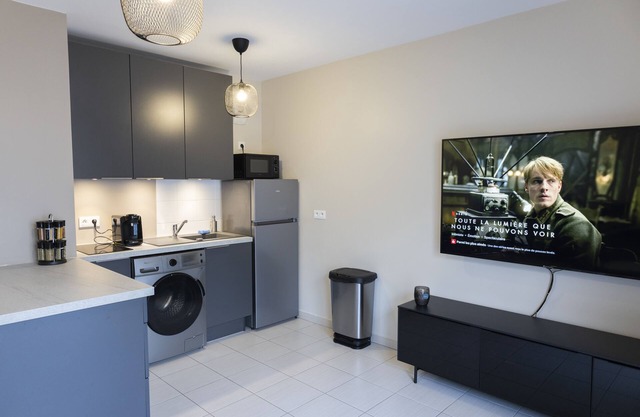 Charmantes Studio-Apartment in einer Wohnanlage mit Parkplatz.