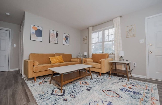 The Charming Crib 2 bedroom Apartment