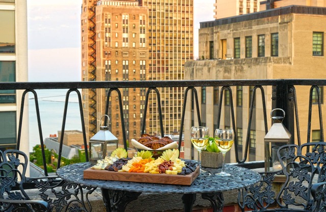 The Chicago Hotel Collection Ambassador Gold Coast