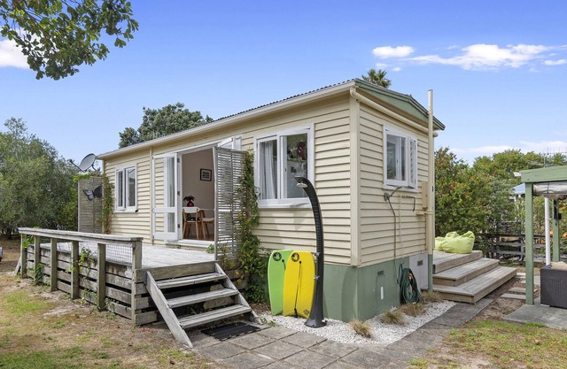 The Classic Kiwi - Ruakaka Holiday Home, RUAKAKA