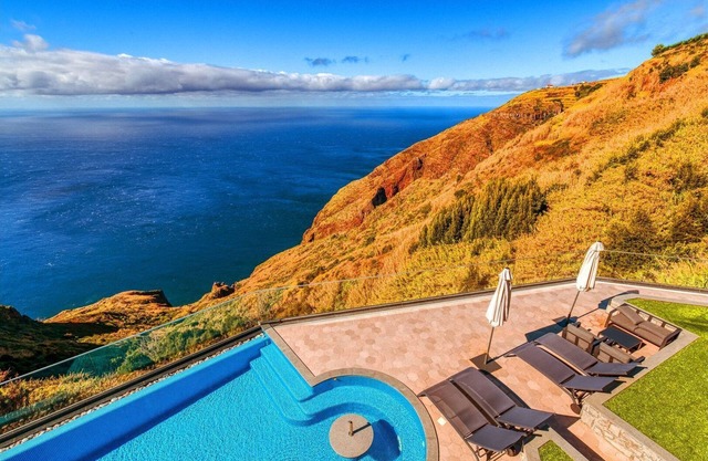 The Cliffhouse by LovelyStay