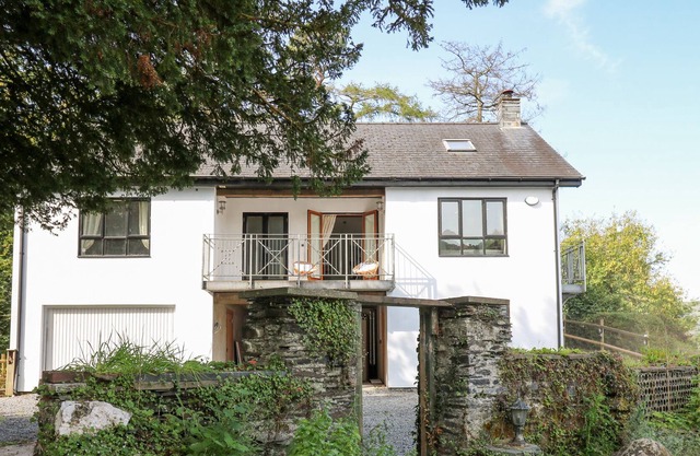THE COACH HOUSE AT PLAS DOLGUOG, pet friendly in Machynlleth