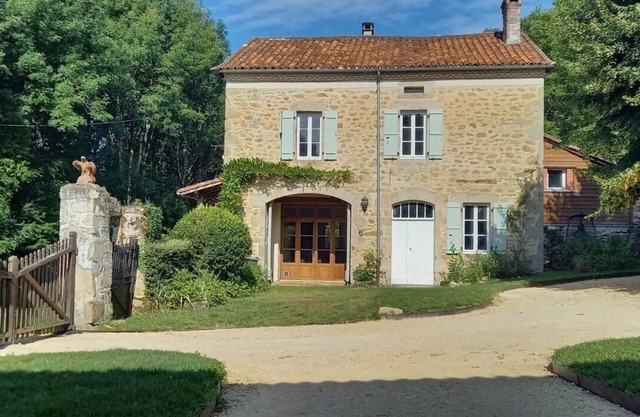 The Coach House-3 Bed-2 Bath-Garden-PetsOK-FreeP