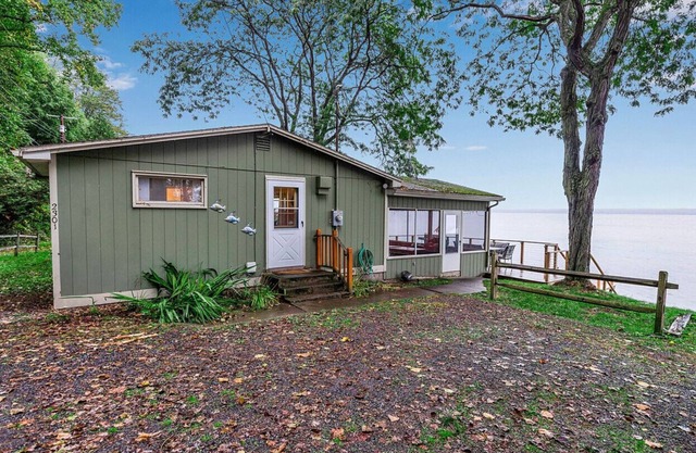 The Coastal Cottage at Seneca Lake