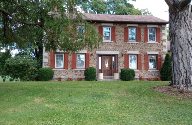 The Cobblestone Chateau & Gardens - beautiful country - In/gr swimming pool!