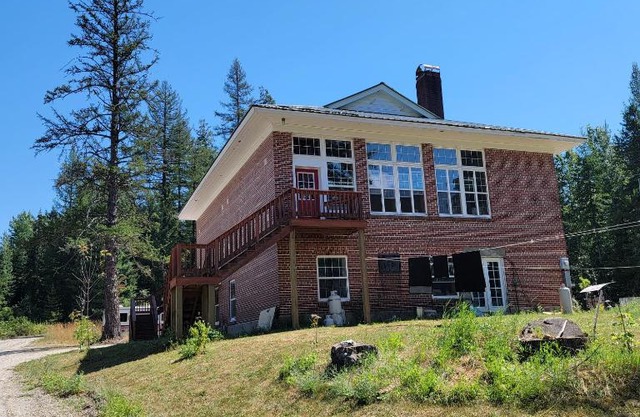 The Colburn Schoolhouse - Literature Suite
