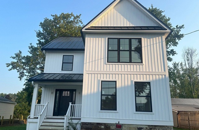 Charming 4-bedroom house with AC and WiFi in Brockport