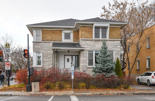 The Color House | Subway | AC | Free Parking