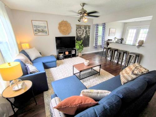 The Columbia Crash Pad Near Bases, USC, Shops