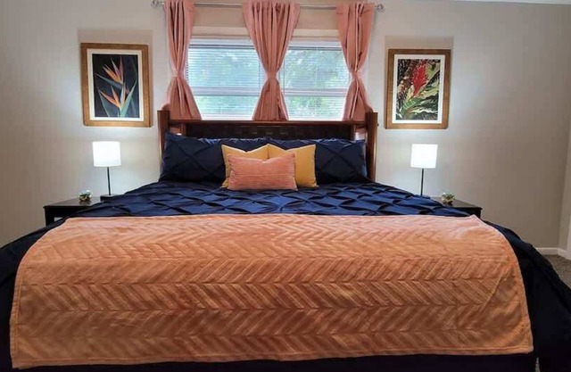 The Comfy King Ranch - King Bed/Spacious Home/Fast WiFi/Free Parking