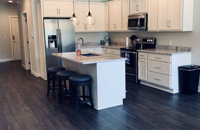 The Condo at the Park: Your Home Base to Fun! Adventure awaits at Arnolds Park.