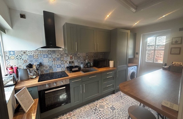 The Corner Cottage - ideal Cotswold way walk stay / pet friendly