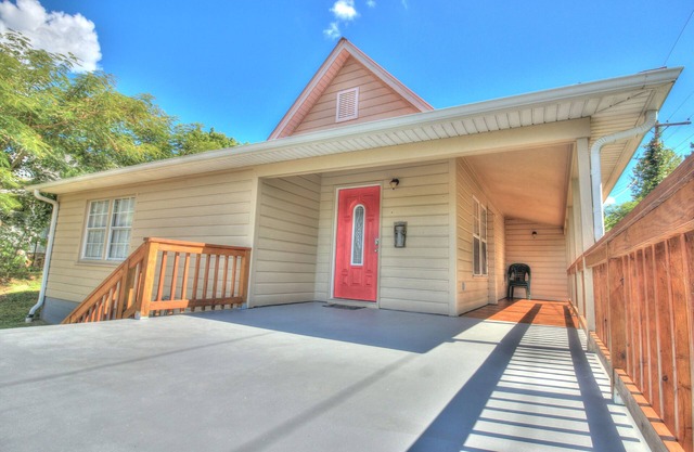 The Corner Cottage (+Patio, Fire Pit & Grill)