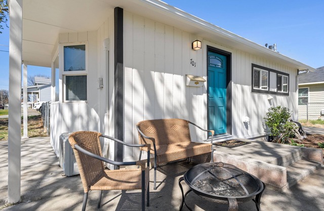 The Corner Cottage - A Private Tiny Home