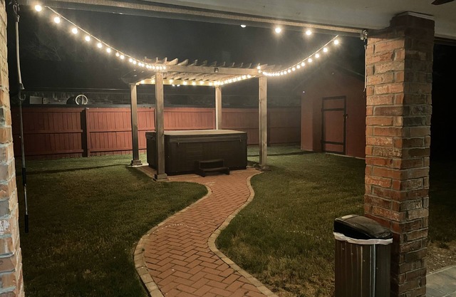 The Corner Spot with a hot tub!!