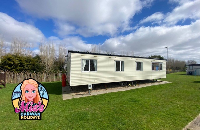 The Cosalt Torbay: A Spacious 8-Berth Caravan with Ensuite, in a Great Location!