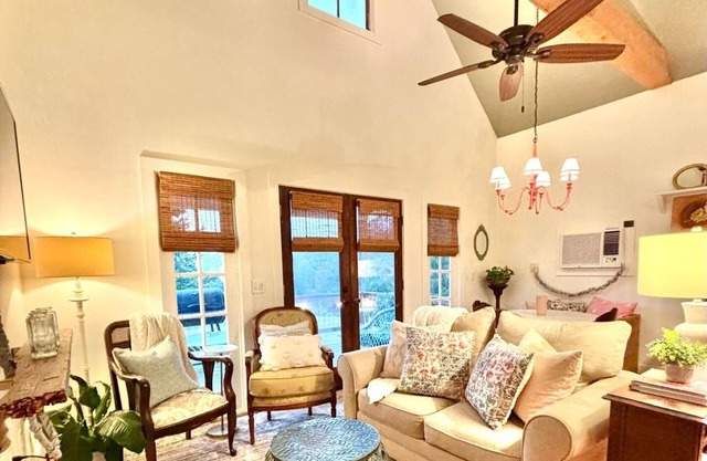 The Cottage, 2BR Farm Stay by Velvet Ditch Villas