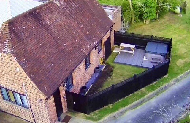 The Cottage at Gildridge + Private Hot tub