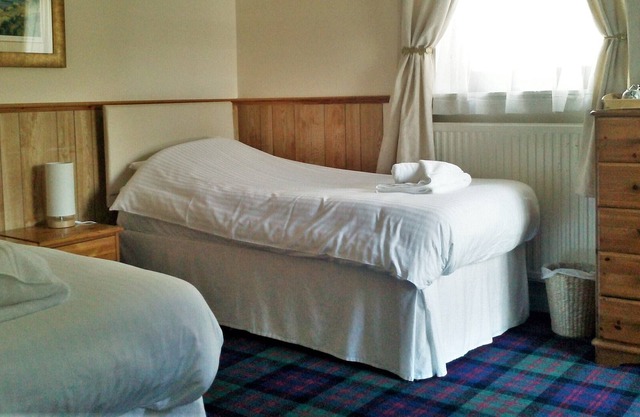 Apartment-Ensuite Dusche-Blick auf den Hof-The Cottage