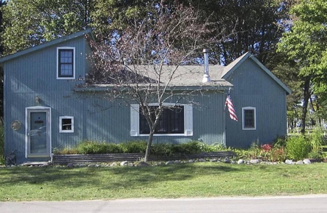 The Cottage - Dutch storybook bungalow across from campground overlooking beach