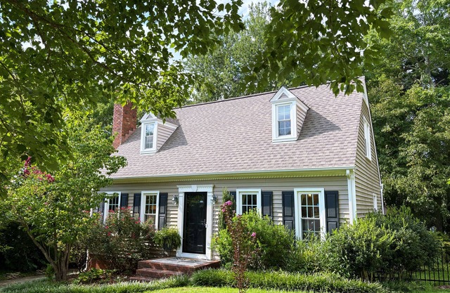 The Cottage Hill is a charming 3-bed house in a primary location in Greensboro