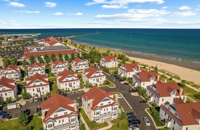 The Cottage - Newly Renovated Beachfront Condo on Lake Michigan