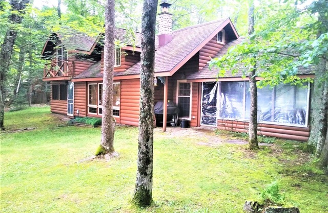 The Cottage on Schnur Lake | 3 Bed, 2 Bath