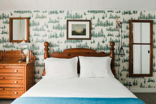 The County Queen - Historic Home in Picton
