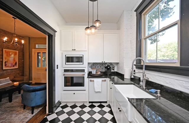 The Cov House - Luxury rental 5 minutes to DT Cincy; walkable!