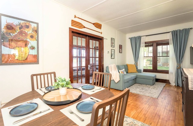 The Cowdry Cottage | Pet-Friendly | Canoe | Bikes