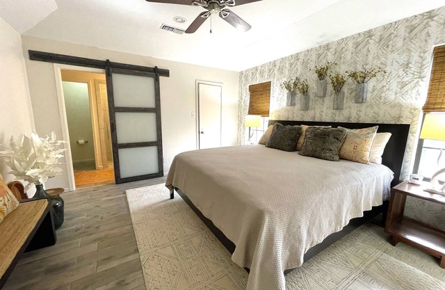 The Cowgirls by Curated Stays: 2 King Beds