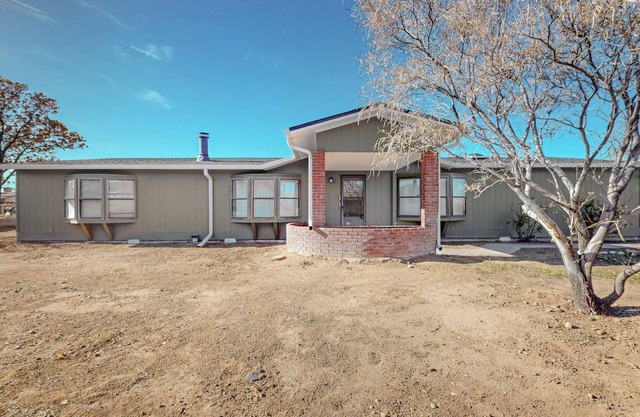 The Cozi Mountainview Corner! Spacious 4-bedroom house in charming Albuquerque.