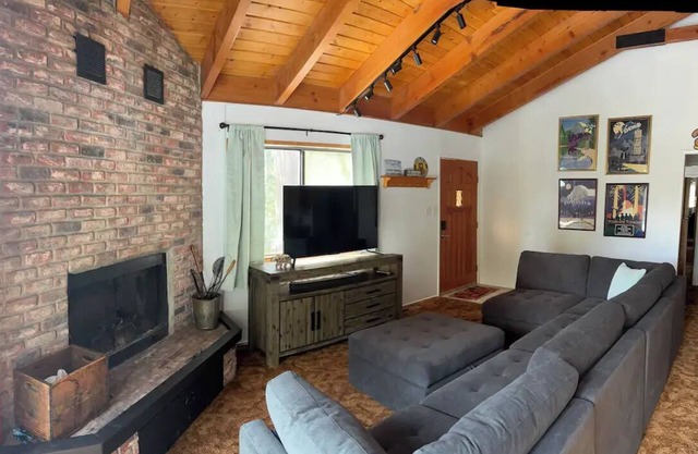 The cozy cabin!